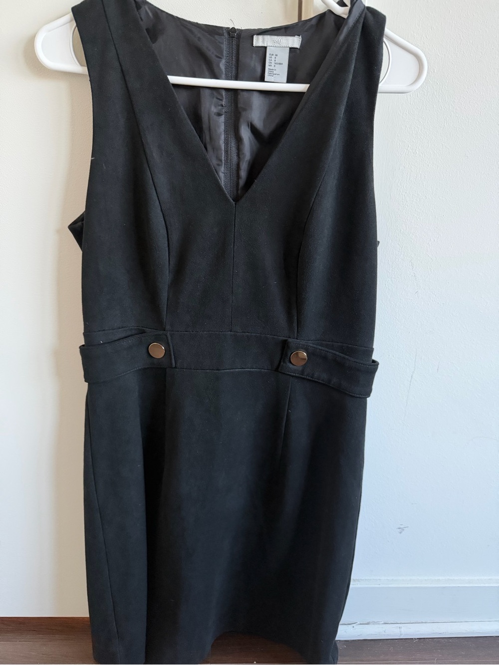 Black V-Neck Sleeveless Shift Dress